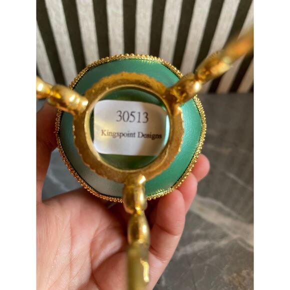 Kingspoint Designs Item #30513 Decorative Egg Trinket Music Box - Picture 3 of 6